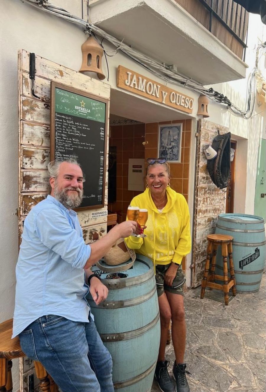 Mit Anne auf ein Bier. Salut!